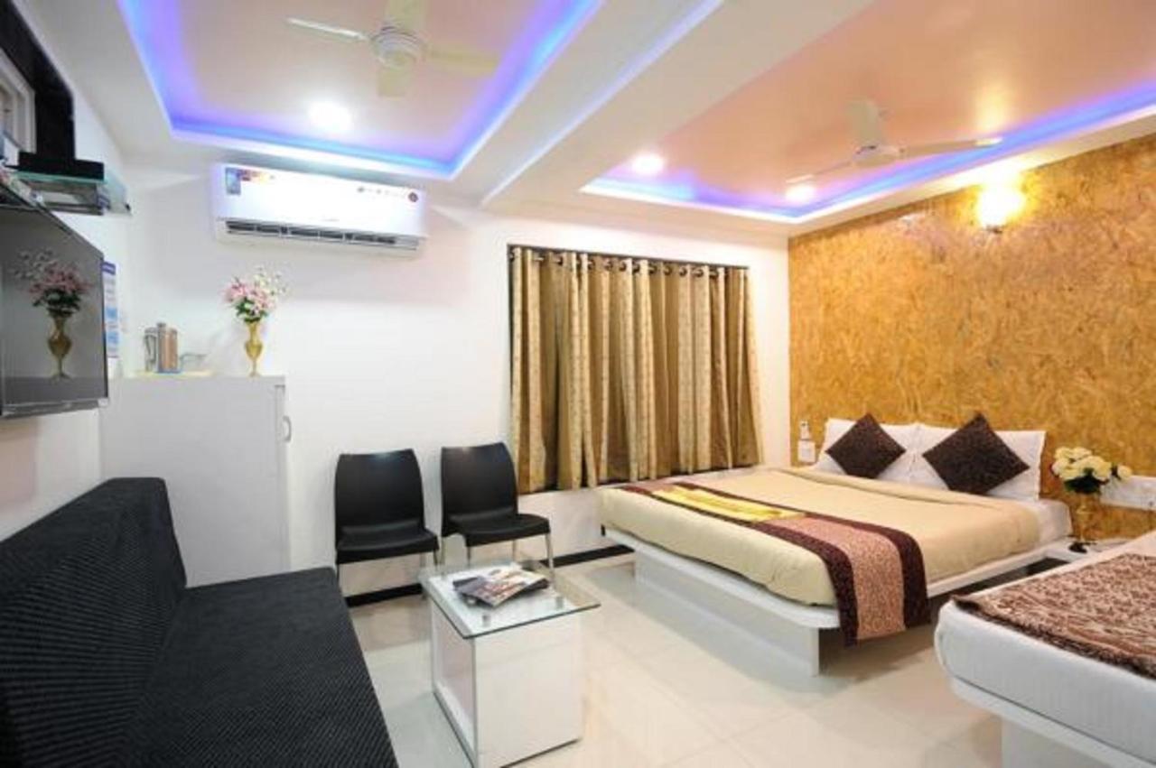 Hotel Vyankatesh & Pure Veg Restaurant Mahabaleshwar Exterior photo